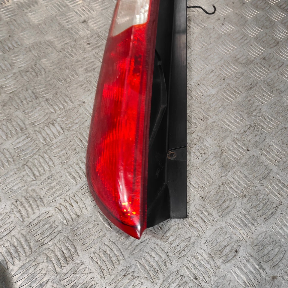 2006 FORD FOCUS ПАССАЖИРСКИЙ ЛЕВЫЙ ЗАДНИЙ ФОНАРЬ 4M5113405A #1 - Изображение 3 из 4