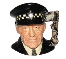 ROYAL DOULTON  character Jug ' The policeman ' D6852 ltd ed 1ST Quality
