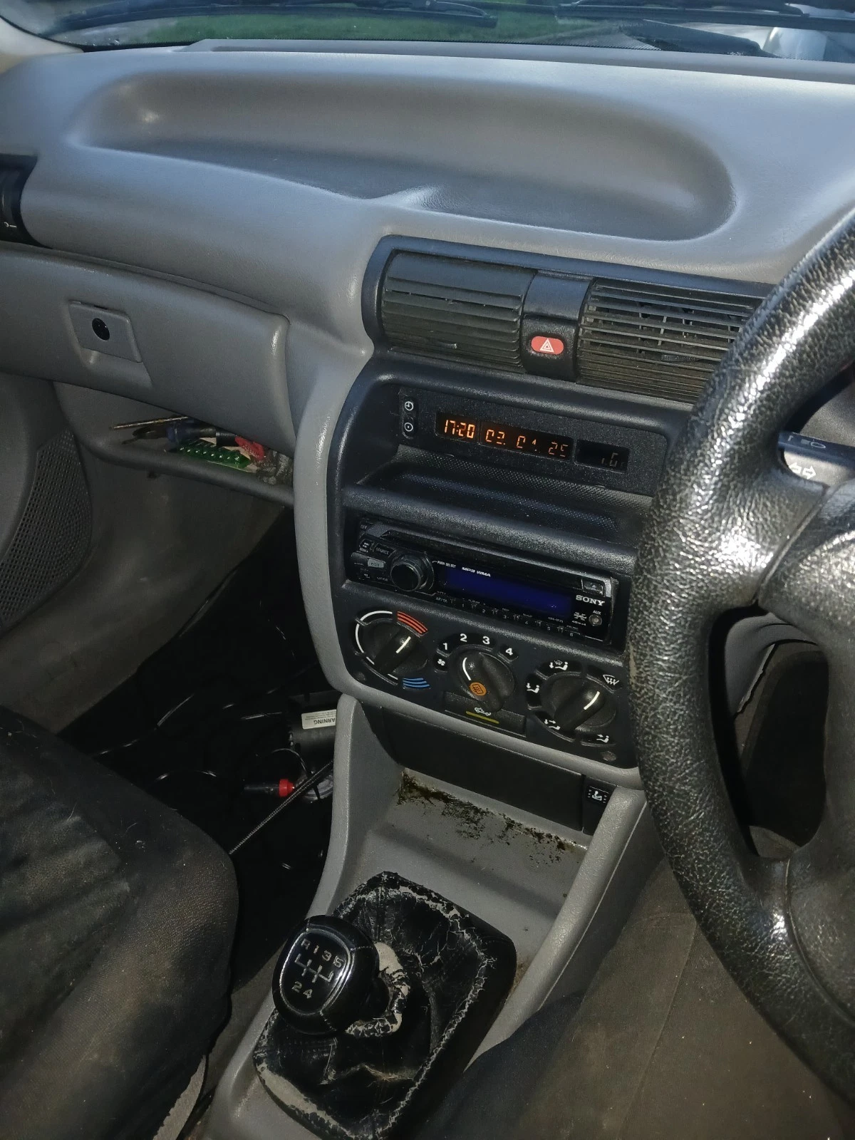 Vauxhall Astra Mk3 1.6 GLS 5 Door  1994 - Picture 6 of 15