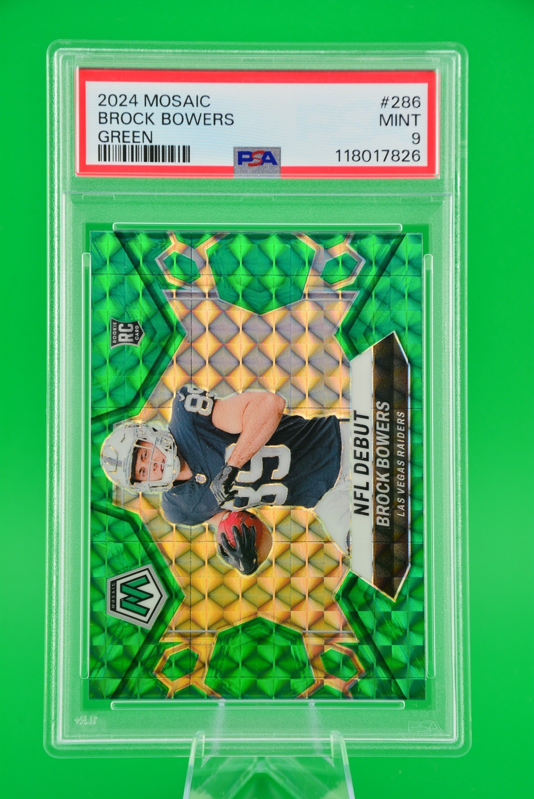 2024 Panini Mosaic - NFL Debut Brock Bowers Rookie #286 Green Mosaic Prizm PSA 9