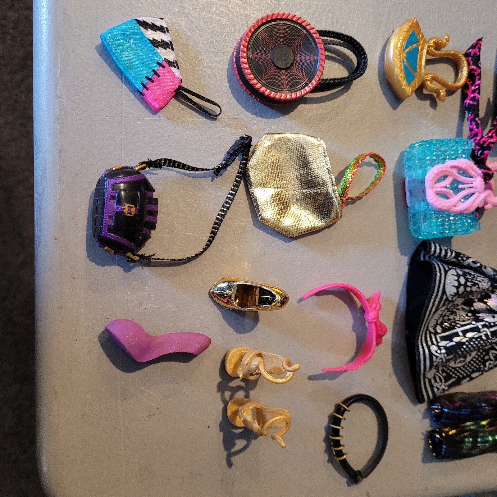 Mattel G1 Monster High Doll Clothes And Accessories Bag Lot