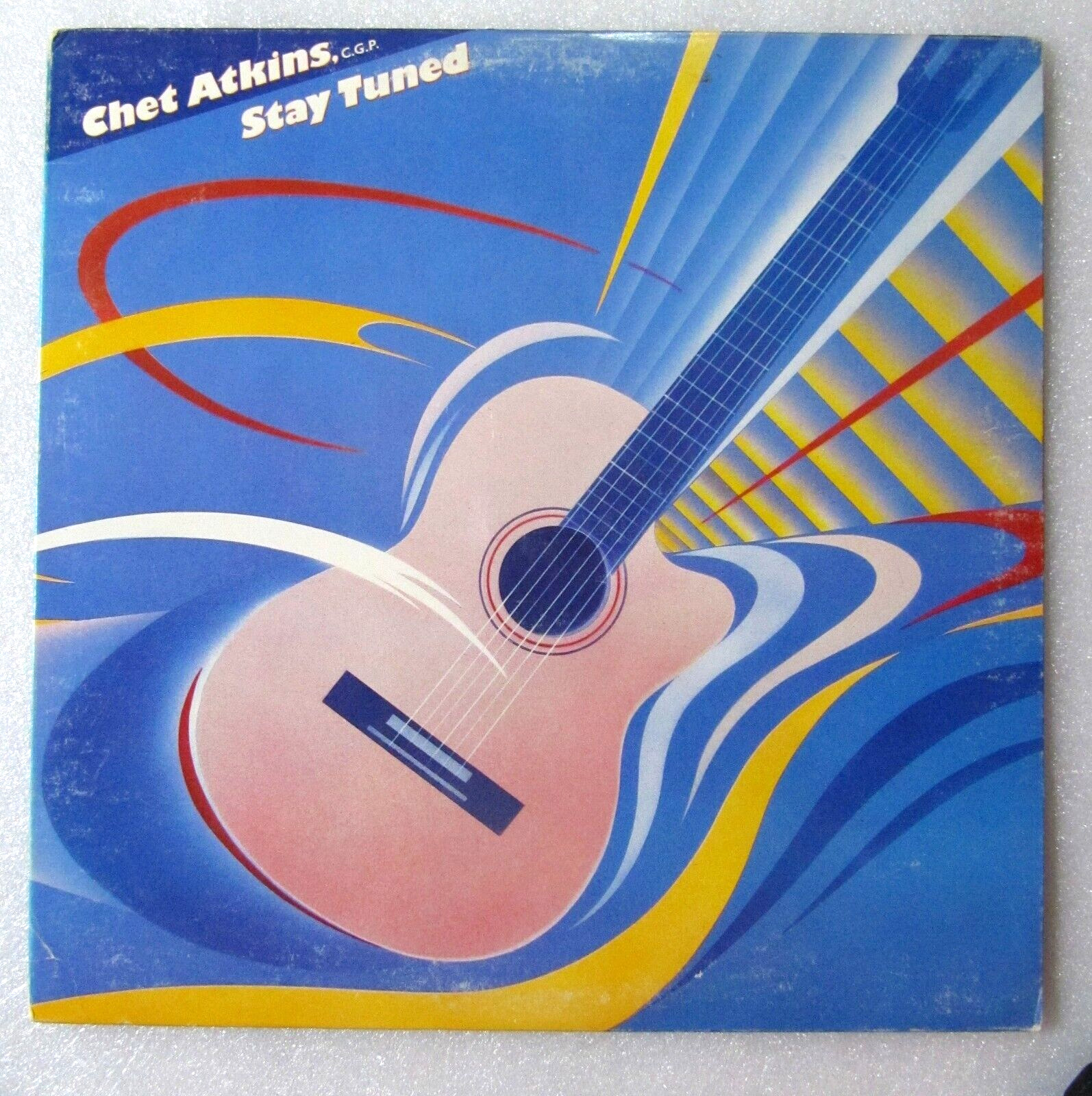 CHET ATKINS - STAY TUNED - 12'' VINYL LP ALBUM 1985 COLUMBIA RECORDS VG