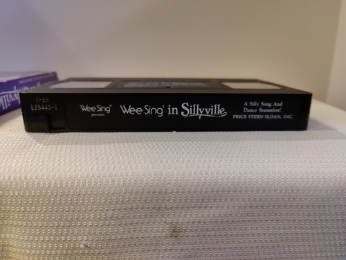 Children's VHS Tapes Wee Sing in Sillyville & Kidsongs Wonderful World Of Sports - Picture 8 of 18