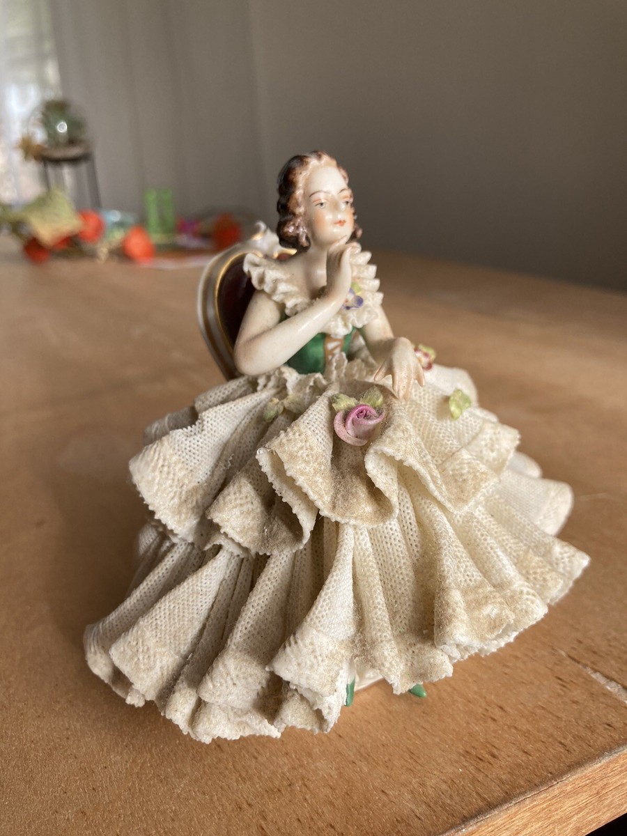 Irish Dresden 陶器人形Ｊ⭐︎ German Dresden Lace Porcelain Seated Girl Figurine 1940s | eBay