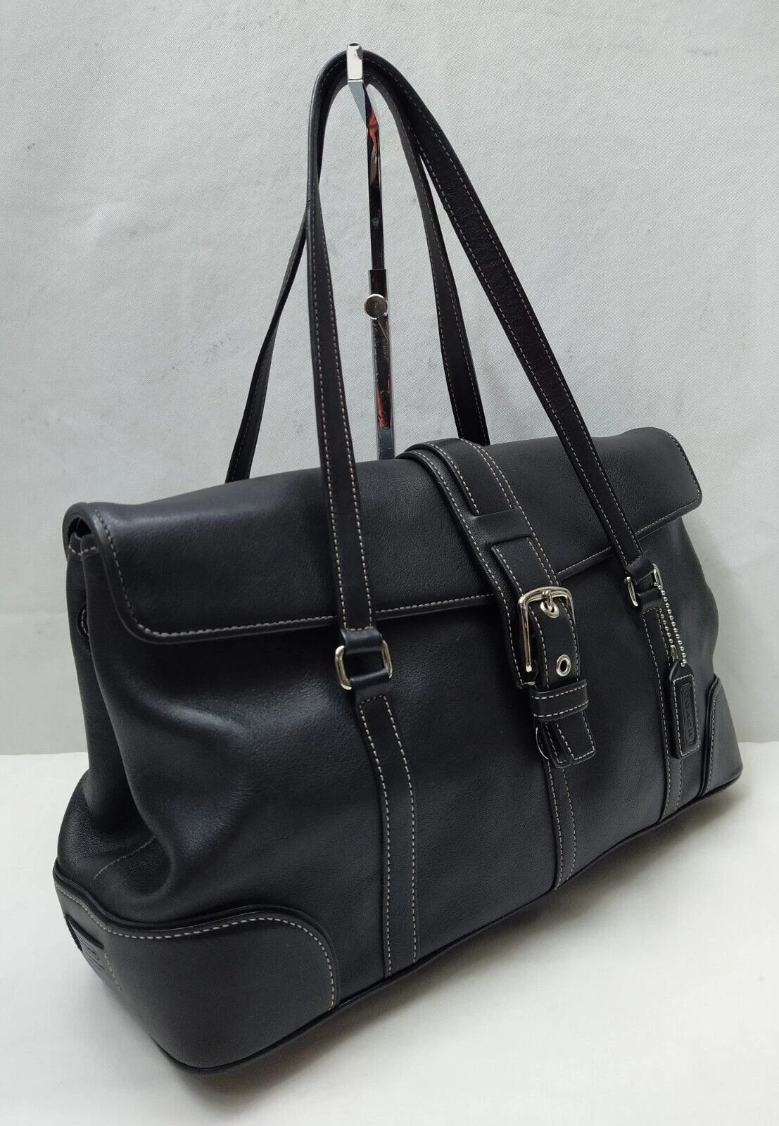 Borsa a tracolla Coach in pelle nera con fibbia e patta doppio manico