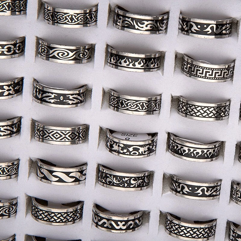 Lotes a granel 30 anillos de banda de acero inoxidable negro multiestilo para hombre joyería punk rock Foto 3 de 4