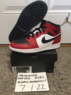 DS 2020 Nike Air Jordan Retro Mid Chicago Black Toe Grade School