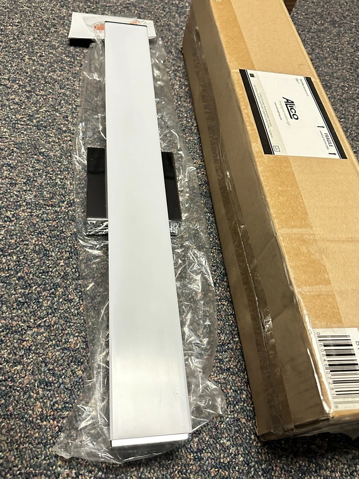 NUEVO Bajo Alico Elk Moderno Cromo 12 Vatios Regulable LED Luz de Tocador 24" de Largo Foto 2 de 4