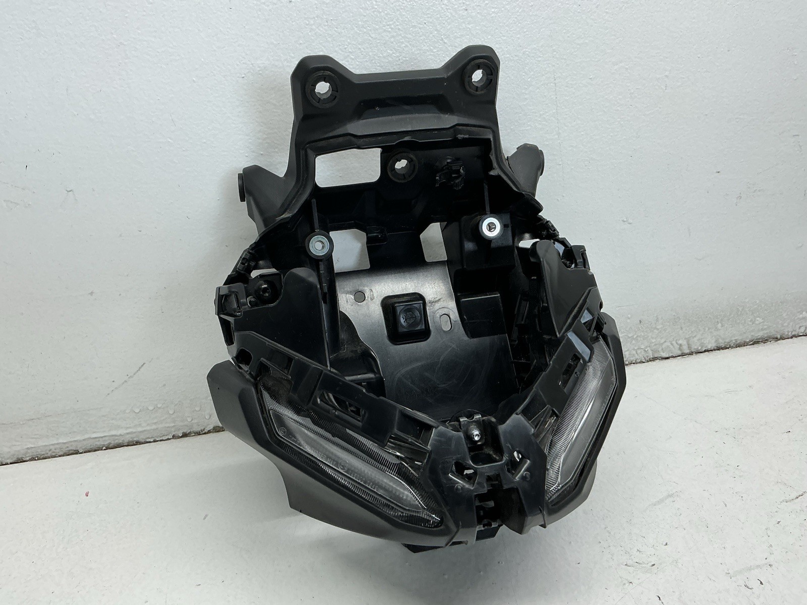 Carena Frontale + Luci Diurne A Led Yamaha MT-07 2025 Front Headlight Position.