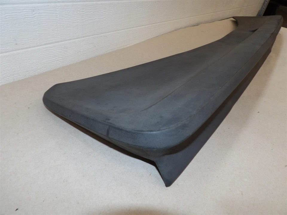 Ford Escort GT 1981-1985 hatchback trasero alerón aleta OEM - faltan 2 tacos Foto 2 de 4