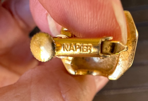 Vintage Napier Clip-On Earrings Gold Ridged Screw Back VGUC Gold Tone Lightweigh - Picture 8 of 11