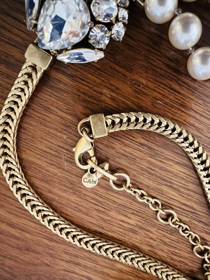 Impresionante Collar CAbi Contessa Tono Dorado Estrás Imitación Perla Ajustable 20" + Foto 3 de 4