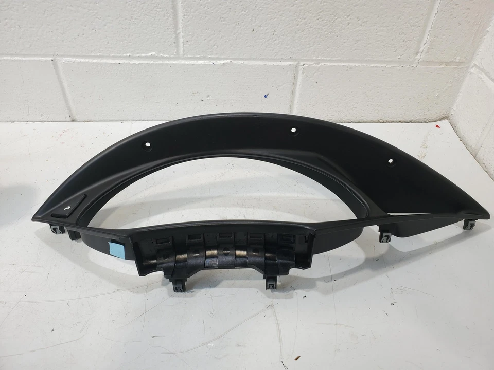 Ford Focus 2000-2004 velocímetro cuadro tablero bisel panel de ajuste 98AB10K947 Foto 2 de 4