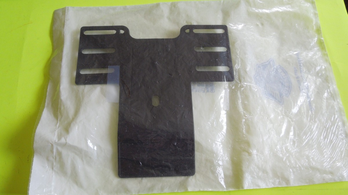 1 NOS OEM Harley Davidson License Plate Reflector Bracket P/N