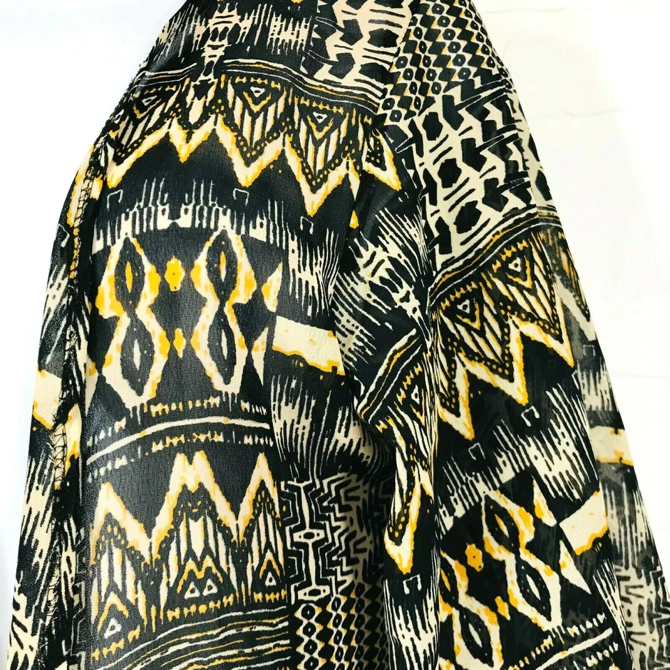 Kimono para mujer Wet Seal talla única negro tostado y dorado frente abierto con cubierta de flecos. Foto 4 de 4