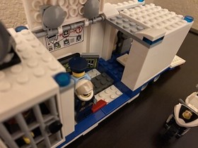 LEGO City Mobile Command Center #60139 99.9% Complete *RETIRED*