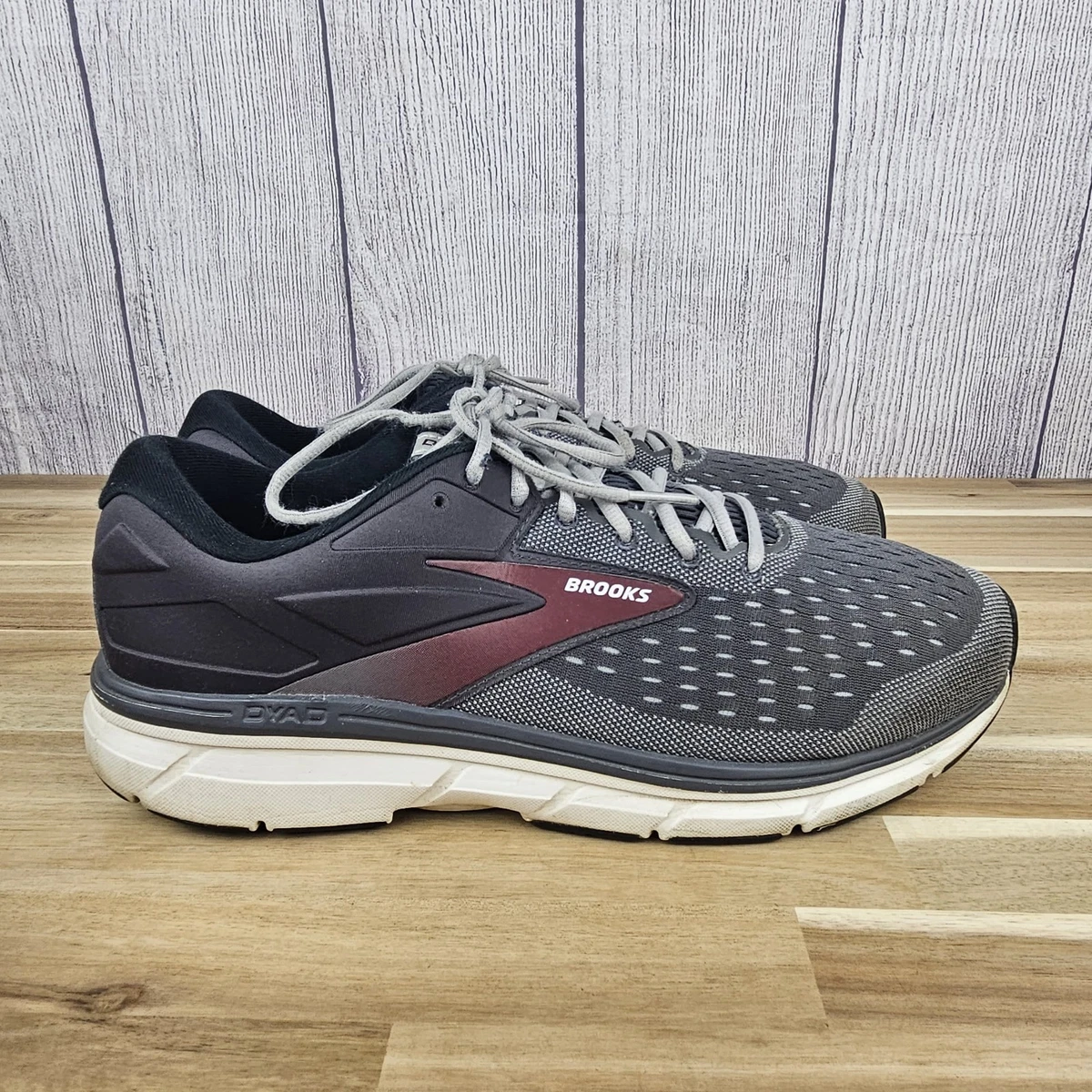 Brooks Dyad for Sale | Shop Men display picture 1