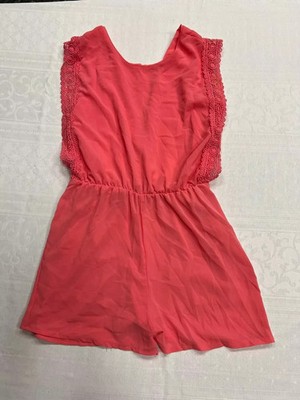ITALY Moda Damen Jumpsuit Coralrot mit Spitzen-Details, Gr. S