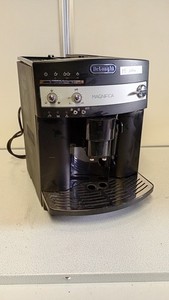DeLonghi CAT.MA-EL Kaffeevollautomat DEFEKT | Ersatzteilspender (O9 1114)kz