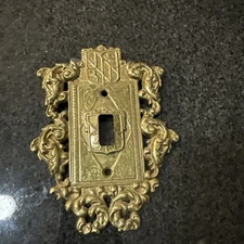 Virginia Metalcrafters Brass Light Switch Cover Plate Ornamen Coat of Arms 24-17