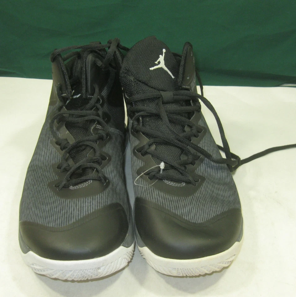  Jordan Super. Tênis de basquete Fly 3 684933 003 preto/branco masculino tamanho 11 -11,5 - Imagem 4 de 4