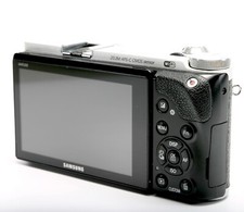 Samsung NX300 20.3MP Digital Camera Body. Free Charger, Battery  Strap