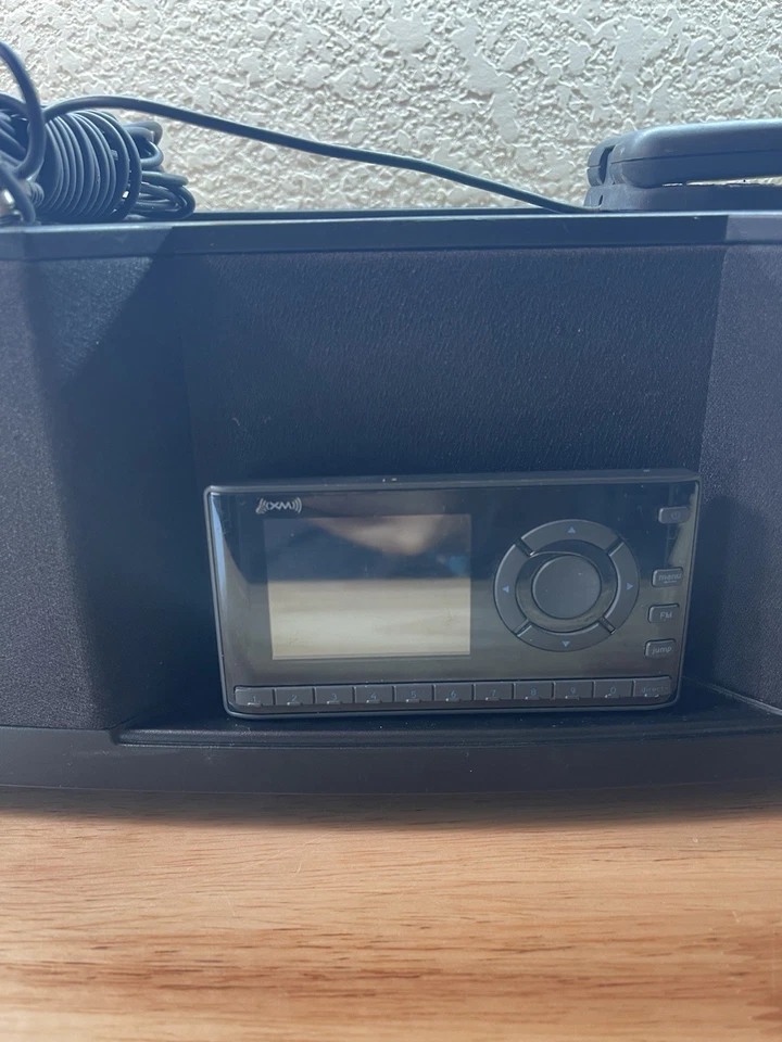 Cabezal y base boombox portátil Audiovox XMBB1 Sirius XM. Sin cable de alimentación Foto 3 de 4