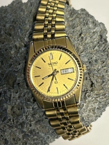 Seiko Women's Vintage Quartz Watch Gold Tone 3Y03
