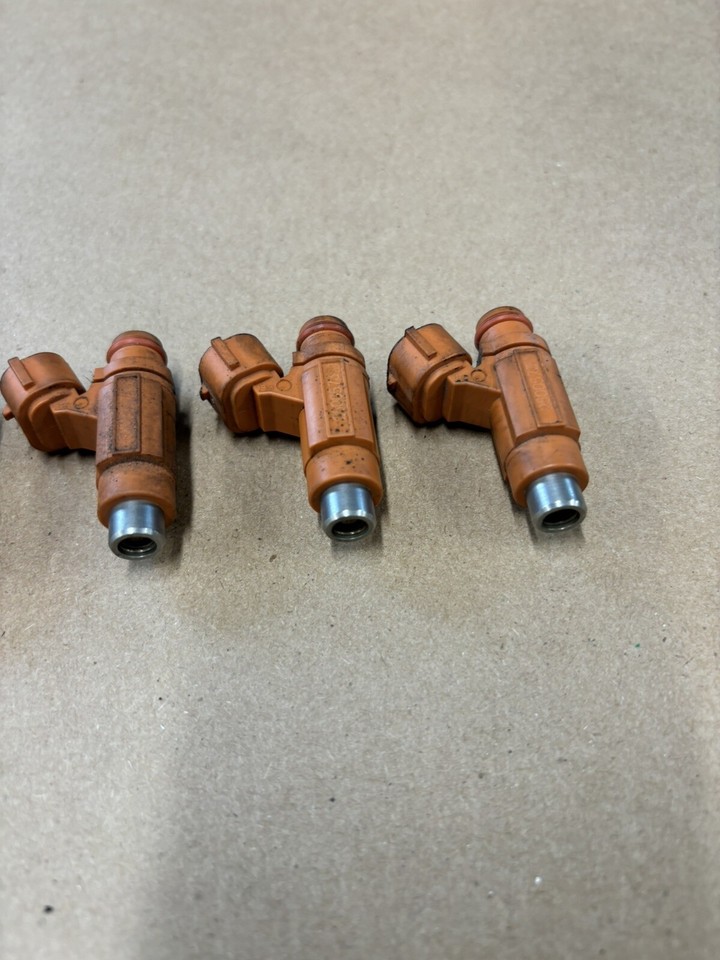 04 05 GSXR 600 750 MAIN THROTTLE BODY FUEL INJECTORS *SET* OEM Good