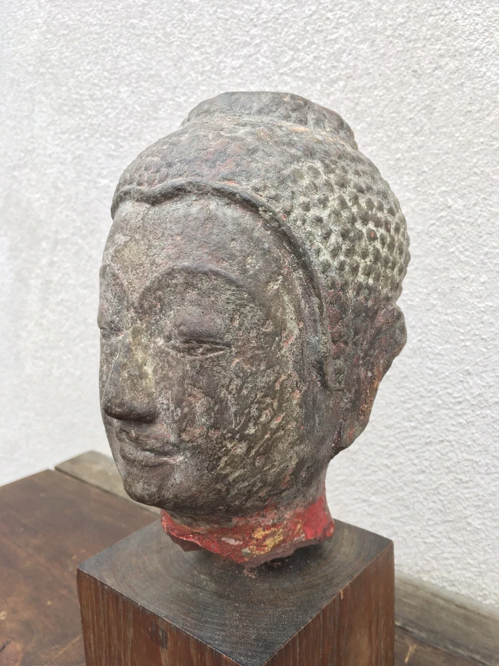 16th century Thai Carved Sandstone Buddha Head with a Beautiful aged Patina - Image 3 of 4