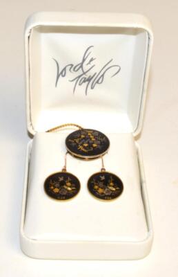 Nib Gestempelt Monet Goldfarben Schwarz Emaille Set Anhänger 18 '' Kette Ohrringe