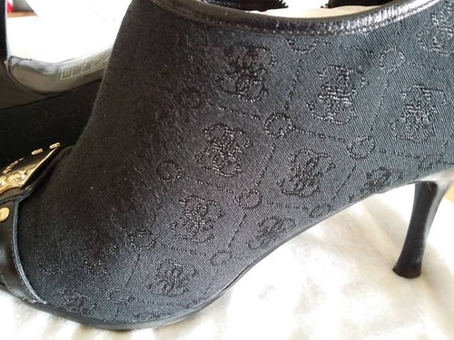 Guess stivaletto tronchetto donna nero con logo 4G caviglia