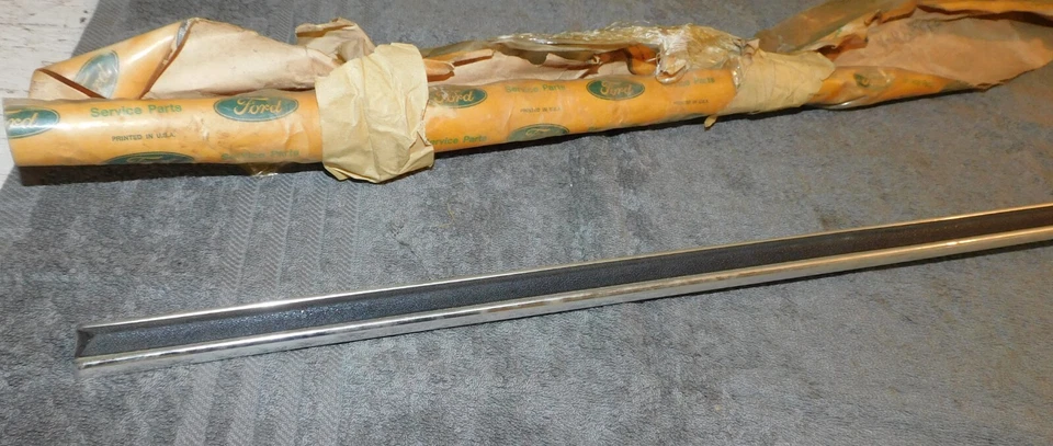 1970 Ford Ranch Wagon Country Sedan NOS RH QUARTER PANEL OUTSIDE MOULDING Black - Image 2 of 4