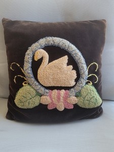Vintage 15" Square Swan NEEDLEPOINT Feather Pillow Velvet Punch WOOL Hook Rug