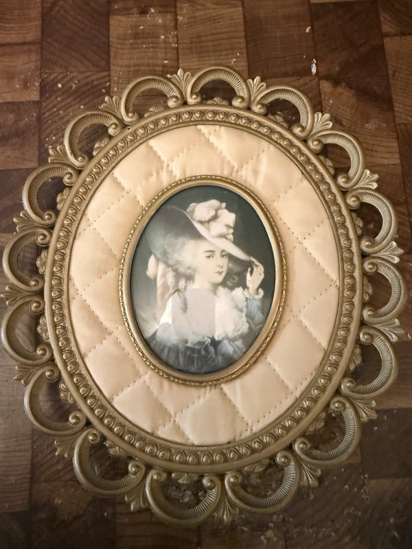 Vintage Round Brass Picture Frame with Quilted Inset and Lady Portrait 7.5x5.5