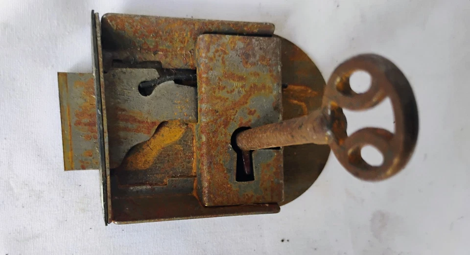 Cerradura de montaje empotrado de acero con llave esqueleto para cajón de puerta de armario escritorio armario Foto 2 de 3