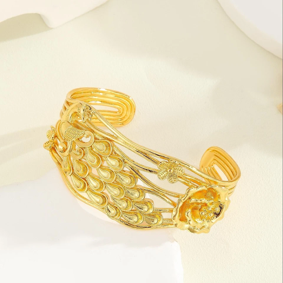 Gold Vintage Bracelet - Image 2 of 4