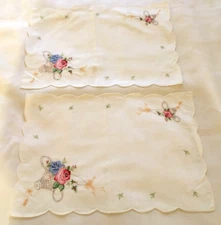 Set of 2 Vintage Embroidered Rose Basket Scalloped Cloth Placemats