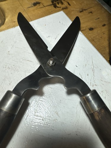 Vintage Wood Handle Hedge Trimmer Shears Clippers Garden Tool Blade Antique - Picture 9 of 9