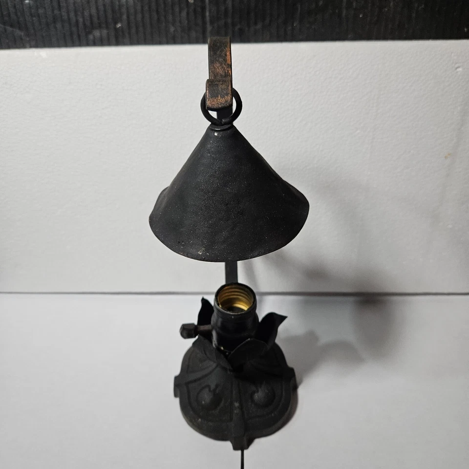 古董工艺美术铁哥特式故事书桌/床边灯 — 第 2/4 张图片