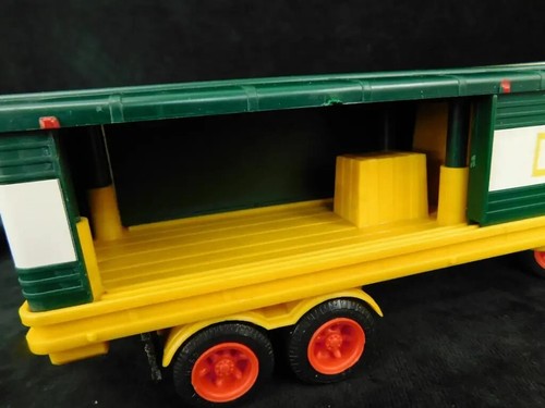 1976 Hess Toy Truck with Original Box and 3 Oil Barrels! - Picture 10 of 13