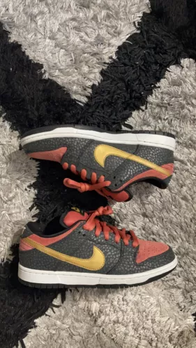 Size 6M - Nike SB Dunk “Walk Of Fame” Low