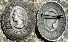 Brosche mit Frauenkopf - Bulgarien ? - ist wohl keine Schwesternbrosche ?