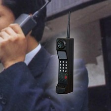 Modello di telefono cellulare vecchio stile anni '80 e '90 per la festa di