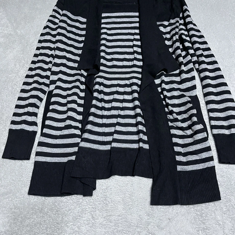 White House Black Market 毛衣女式中号开襟开衫黑色灰色 — 第 2/4 张图片