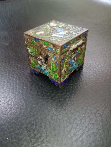 Antique Chinese Cloisonne Enameled Stamp Box
