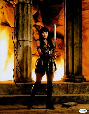 LUCY LAWLESS SIGNIERTES GROSSES XENA FOTO (1) AUCH ACOA