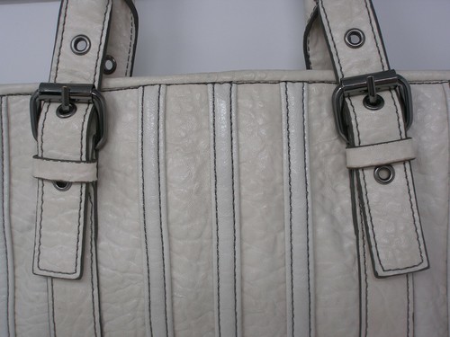 SIMPLY VERA - Vera Wang Large Creamy White & Gray Pin Striped Stitched Tote Bag! - Picture 5 of 12