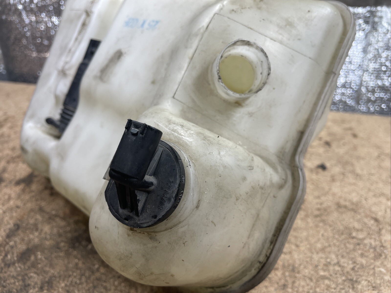 BMW E39 Windshield Washer Fluid Reservoir Tank w Cleaning Pumps 1997