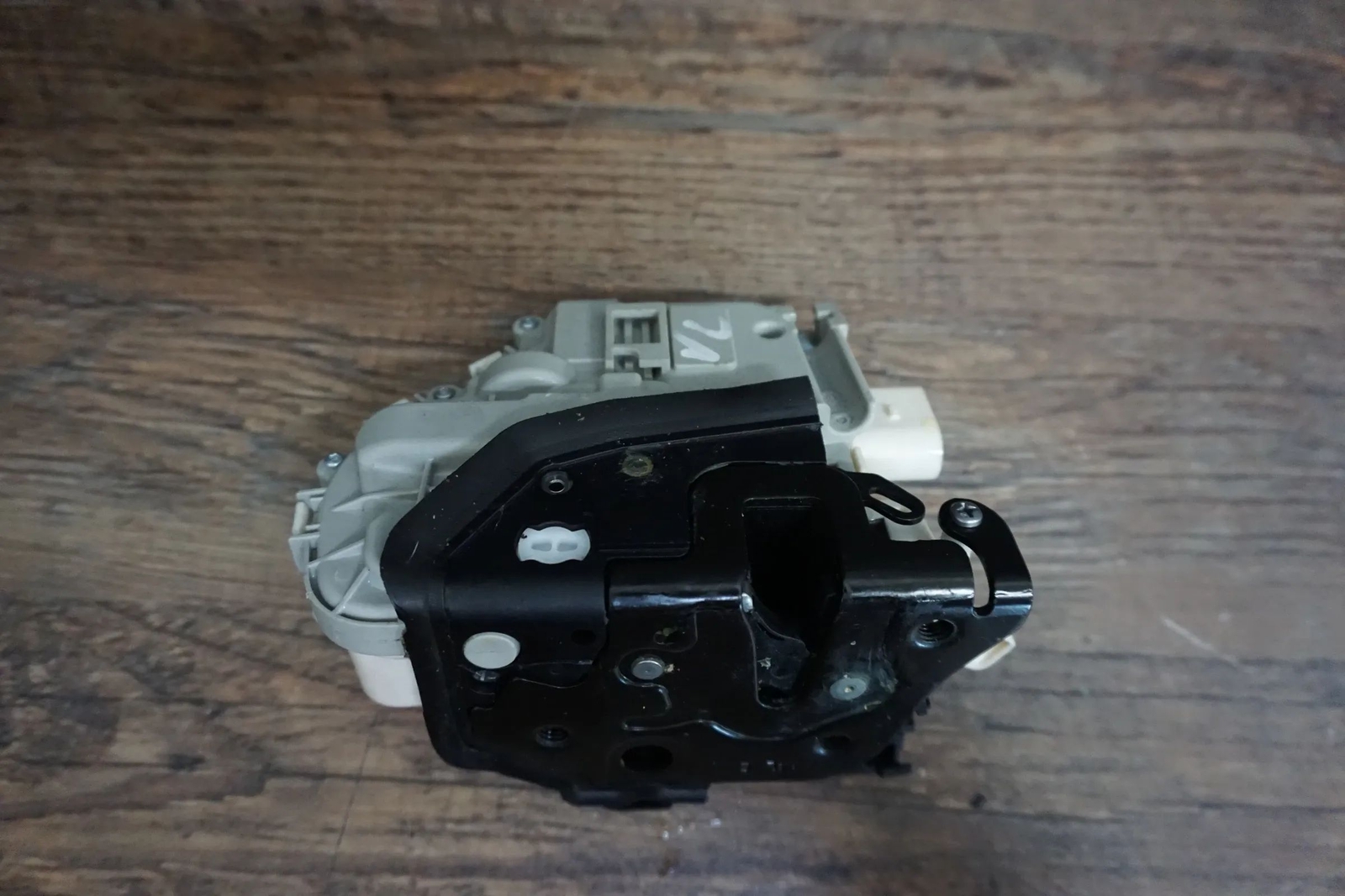 8X1837015 Front Door Lock LH Audi A3 Sportback 686463 for sale 